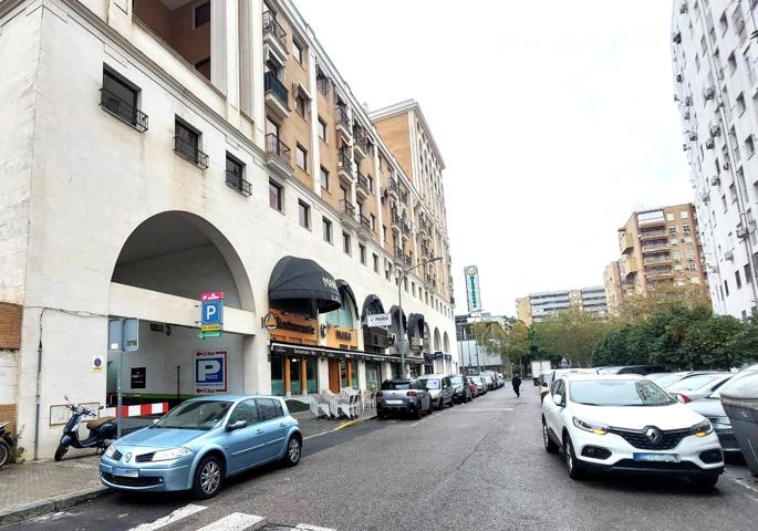 Plaza de garaje Edificio Pórtico, calle Céfiro, Sevilla photo 0