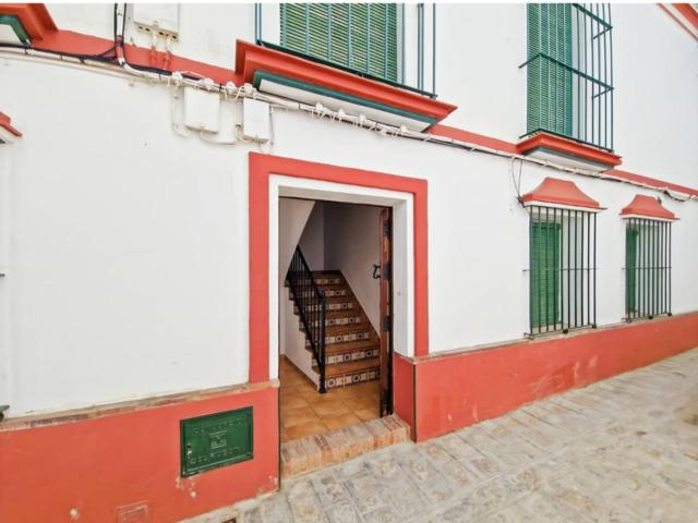 Oportunidad en calle Julio César–Vivienda totalmente reformada en pleno centro histórico de Carmona photo 0