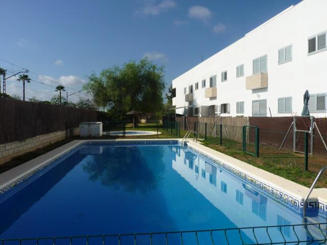 Dos dormitorios con piscina en Sanlúcar la Mayor photo 0