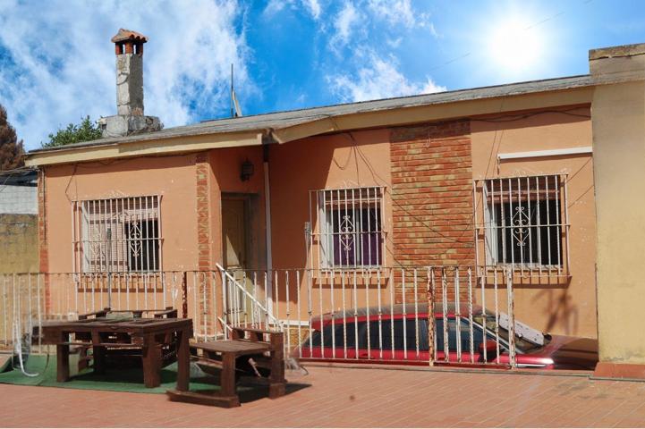 Chalet con gran potencial en zona urbana de Alcalá de Guadaíra photo 0
