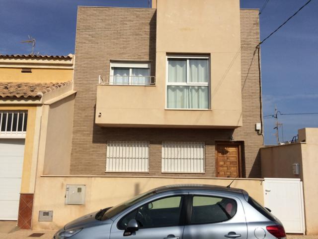 Duplex a 40 mt del Mar Menor con 3 habitaciones, 2 baños, galería, terraza con vistas al mar, cocina totalmente equipada, comedor-salón. Con todos los servicios de su alrededor funcionando durante photo 0