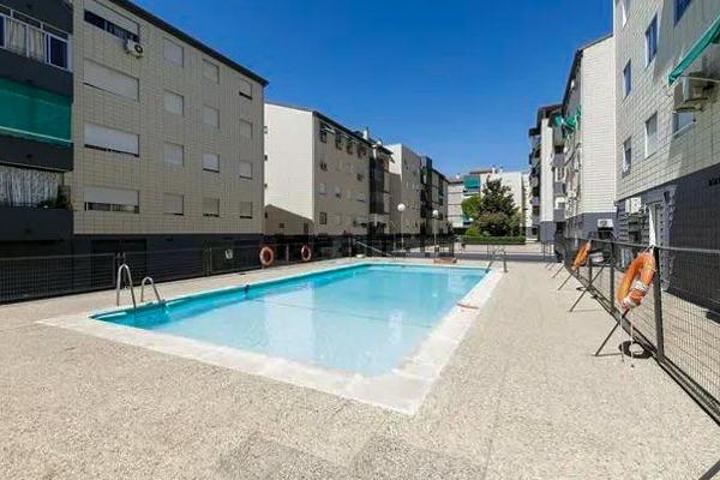 PISO EN MARACENA CON PISCINA COMUNITARIA Y GARAJE photo 0