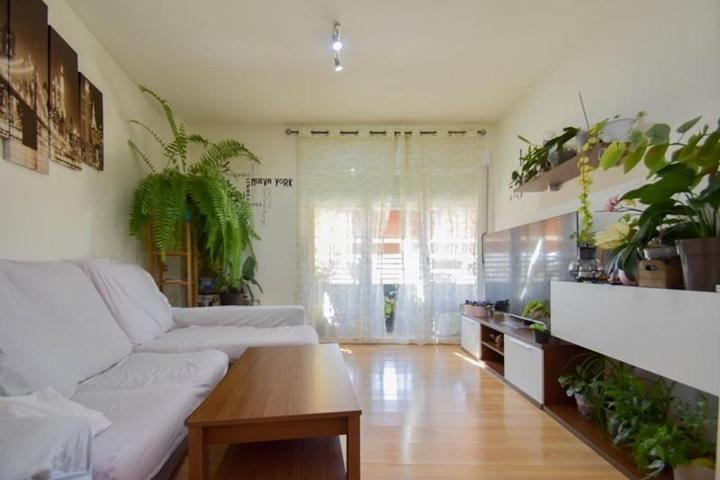 PISO EN LAS GABIAS CON PISCINA COMUNITARIA Y GARAJE photo 0