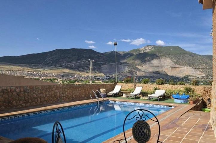 Chalet Rústico con parcela y piscina propia en 3 plantas: photo 0