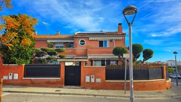 Exclusiva Casa Adosada Esquinera en Cunit: Lujo, Sostenibilidad y Cercanía al Mar photo 0