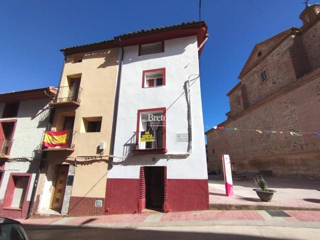 Interesante casa frente al Ayuntamiento de Aguarón. photo 0