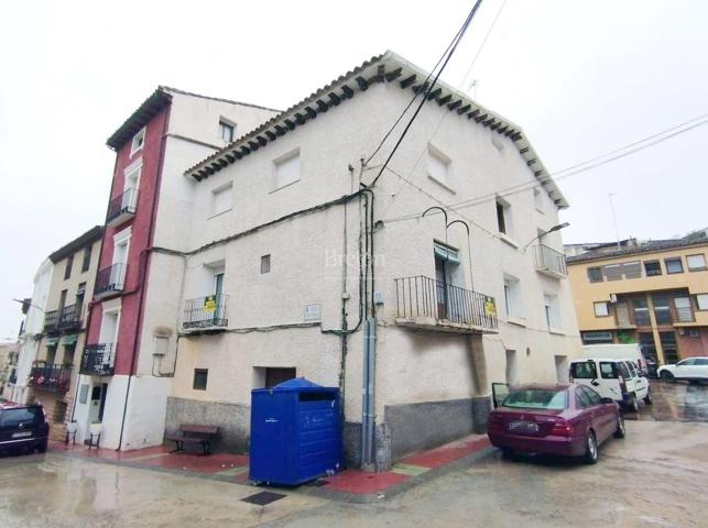 Interesante casa en el centro de Aguarón. photo 0