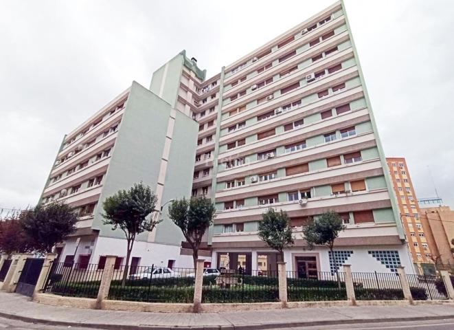 Estupendo piso para MIR, personal de hospitales, funcionarios. photo 0