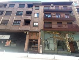 Apartamento céntrico de dos dormitorios, Sector Sagasta con garaje ' photo 0