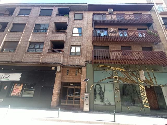 Apartamento céntrico de dos dormitorios, Sector Sagasta con garaje ' photo 0