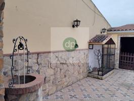 Unifamiliar Pareada En venta en Badajoz photo 0