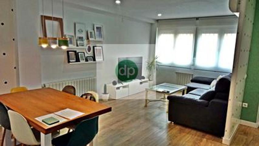 Unifamiliar Pareada En venta en Badajoz photo 0