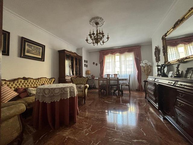 PISO EN VENTA JUNTO A LA CAPILLA DE LA ESPERANZA DE TRIANA. VS012 photo 0