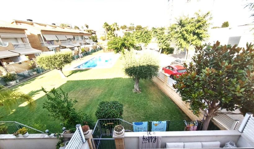 CHALET PAREADO ESQUINERO CON PISCINA CERCA DE LA PLAYA Y LOS SERVICIOS photo 0