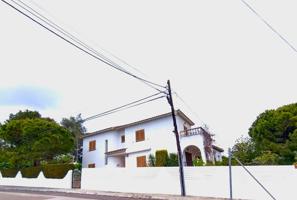 ESPECTACULAR CHALET ESQUINERO CON VISTAS AL MAR EN CUNIT RESIDENCIAL photo 0