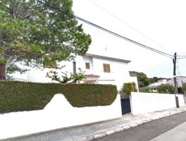 ESPECTACULAR CHALET ESQUINERO CON VISTAS AL MAR EN CUNIT RESIDENCIAL photo 0
