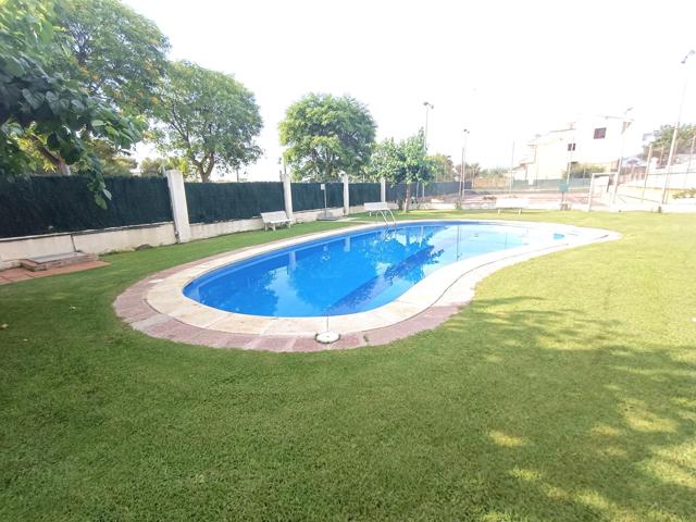 Encantador Chalet Adosado Con Piscina en la Mejor Zona Residencial de Cunit photo 0