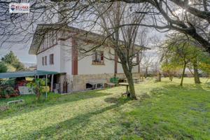 CASA CON PISCINA Y FRUTALES EN CAMINO SANTIAGO photo 0