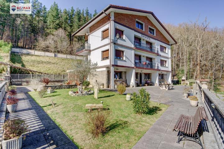 Casa con ingresos actuales y gran potencial para inversión o vida familiar múltiple photo 0