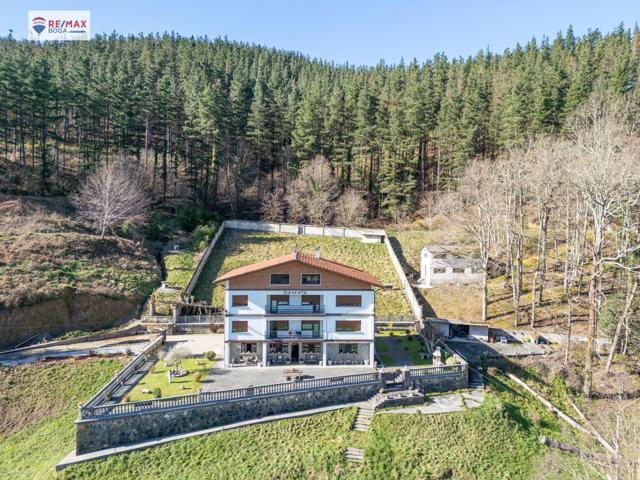 Casa Independiente con Amplia Parcela y Potencial para Inversión o Viviendas Múltiples photo 0