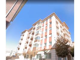 Se vende piso, soleado con magnificas vistas exterior, 3 dormitorios con 2 baños y 2 plazas con trastero photo 0