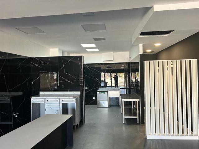 Locales comerciales en venta en Palm Mar, Arona photo 0
