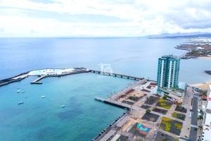 Edificio completo en venta en el centro de Arrecife – Local de estética, 4 viviendas, sótano multifuncional y licencia V.V. photo 0