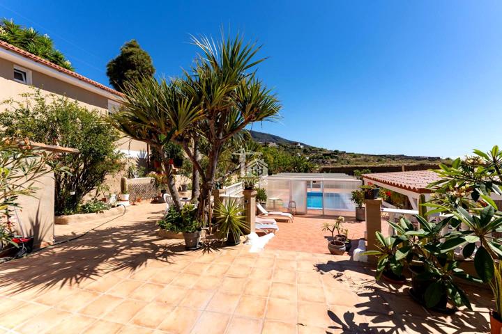 Exclusiva villa independiente con casa de invitados y vistas panorámicas en Malpaís de Candelaria, Tenerife photo 0
