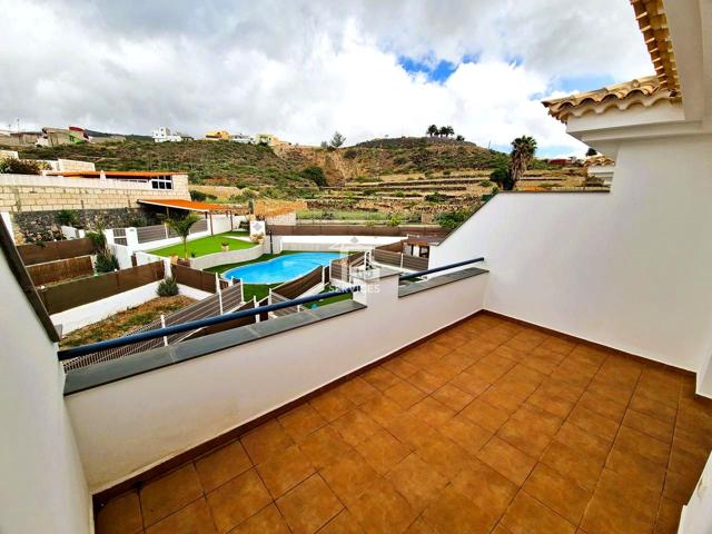 Adosado familiar con vistas en San Miguel photo 0