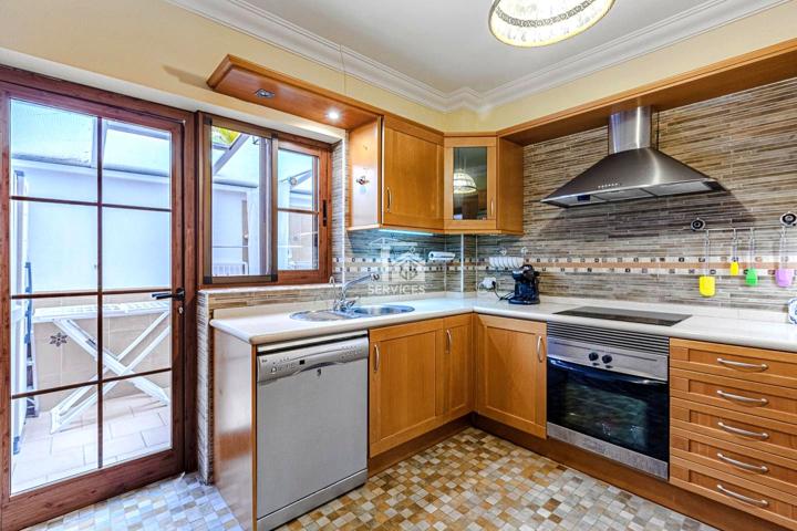 Adosado de lujo en Villas del Duque photo 0