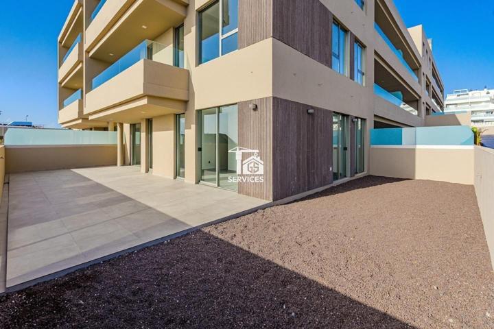 Estupendo 3 dormitorios al lado con vistas al mar photo 0