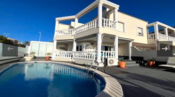 Chalet pareado con piscina privada y vistas al mar en Los Cristianos photo 0