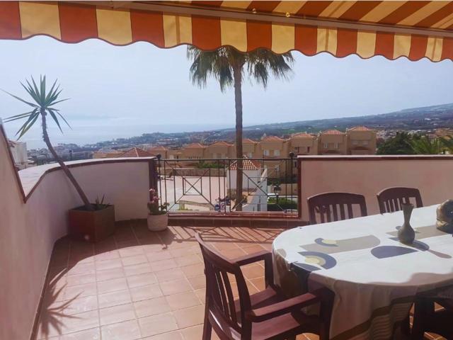 Tríplex con vistas al mar y garaje privado en Torviscas Alto photo 0