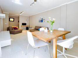 Piso con terraza y garaje en Parque de la Reina photo 0