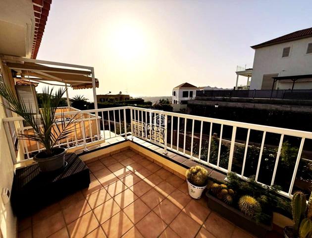 Casa Adosada con Jardín Privado en La Finca – Chayofa photo 0