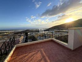 Ático luminoso con terraza, piscina, garaje y coche incluido en Parque de la Reina photo 0