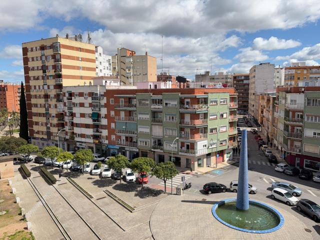 PISO EN PLAZA SANTA MARTA, BADAJOZ photo 0