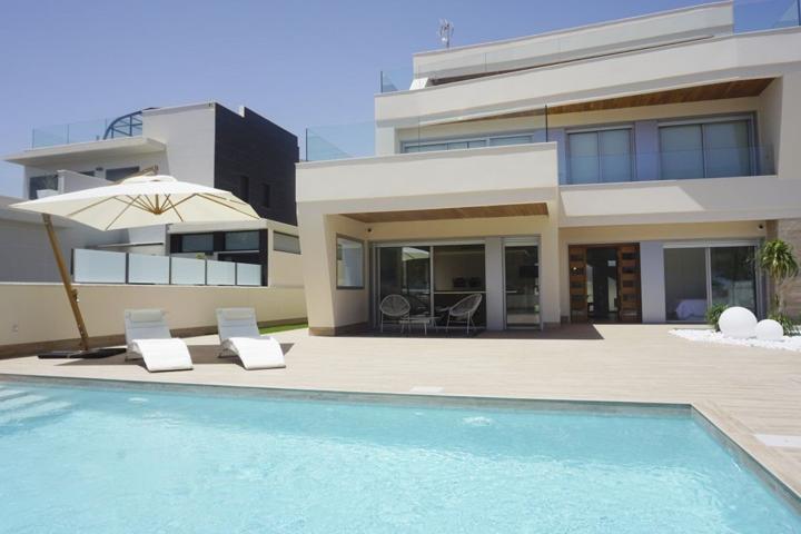 Villas de lujo en Campoamor con piscina privada, garaje y solárium. Orihuela Costa (Campoamor) photo 0