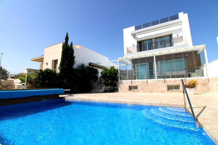 Villa de 5 dormitorios con vistas despejadas, zona San miguel de Salinas (Orihuela Costa) photo 0