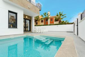 Villas de 3 dormitorios y 3 baños con piscina privada, zona Torrevieja photo 0