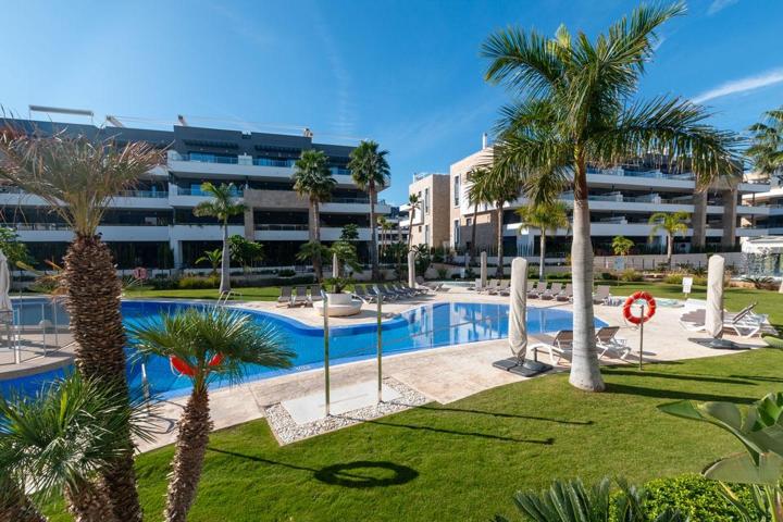 Apartamento con 3 dormitorios, 2 baños, garaje y piscinas comunitarias en zona de Playa Flamenca photo 0