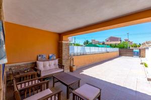 Adosado con 2 dormitorios, 2 baños y grande jardin en zona de Los Balcones en Torrevieja photo 0