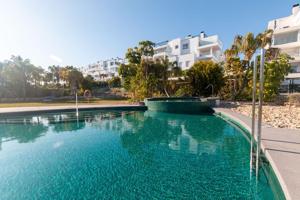 Apartamento con 2 dormitorios, 2 baños, piscina comunitaria,garaje y trastero en zona de Punta Prima photo 0