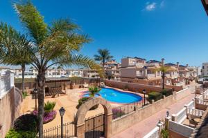 Adosado con 2 dormitorios y 2 baños, con piscinas comunitaria en zona Villamartin (Orihuela Costa) photo 0