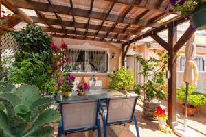 Adosado con 2 dormitorios y 2 baños, con piscinas comunitaria en zona Villamartin (Orihuela Costa) photo 0