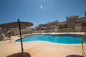 ¡Oportunidad en Los Altos! Dúplex de 3 Dormitorios con Piscina y Gran Terraza photo 0