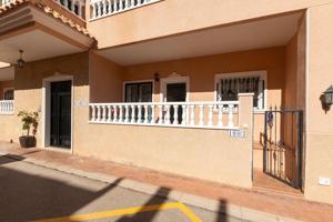 Apartamento con 2 dormitorios, 1 baño, garaje, sauna, piscina climatizada, y piscinas comunitarios en zona de Villamartin photo 0