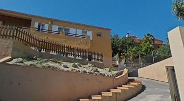 GRAN CASA EN URB. CORRAL DEN CONA - CUBELLES photo 0