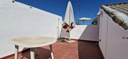 Piso casco Antiguo de Badajoz sin amueblar con tres dormitorios y terraza independiente photo 0