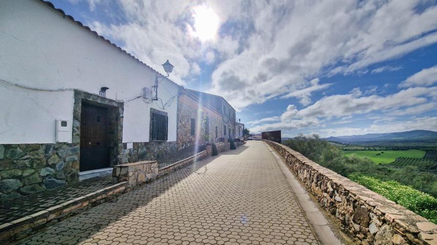 CASA EN VENTA CON LICENCIA TURÍSTICA CON MARAVILLOSAS VISTAS EN NOGALES-BADAJOZ photo 0